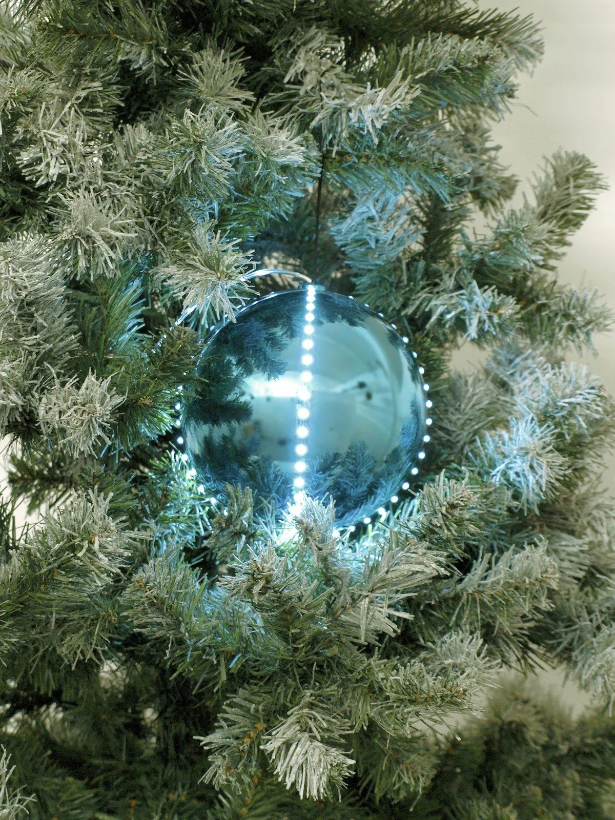 Europalms LED Snowball 15cm, ice blue